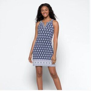 Magnolia Grace size medium EUC tank v neck notch neck with embroidery detail